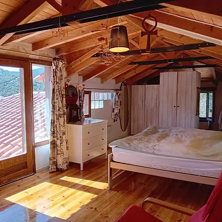 Little Up The Hills ארגוס